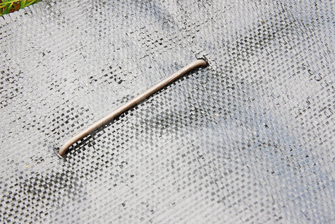 Szpilki metalowe model "U" do mocowania agrotkaniny, agrowłókniny i geowłókniny 15cm 500 sztuk