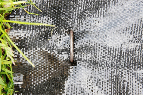 Szpilki długie, metalowe model "J" do mocowania agrotkaniny, agrowłókniny i geowłókniny 25cm 100 sztuk